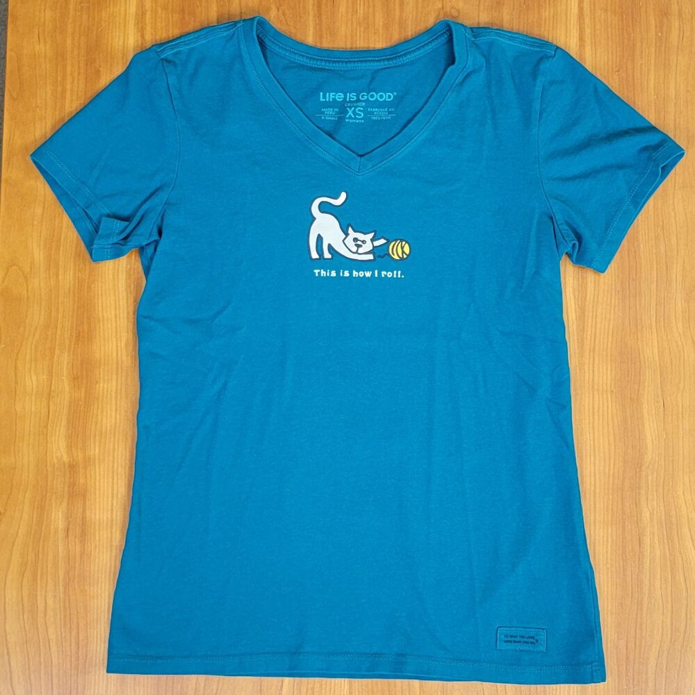 Life Is Good Aqua V-Neck Short Sleeve This Is How I Roll Cat Crusher Tee - XS - Picture 4 of 8